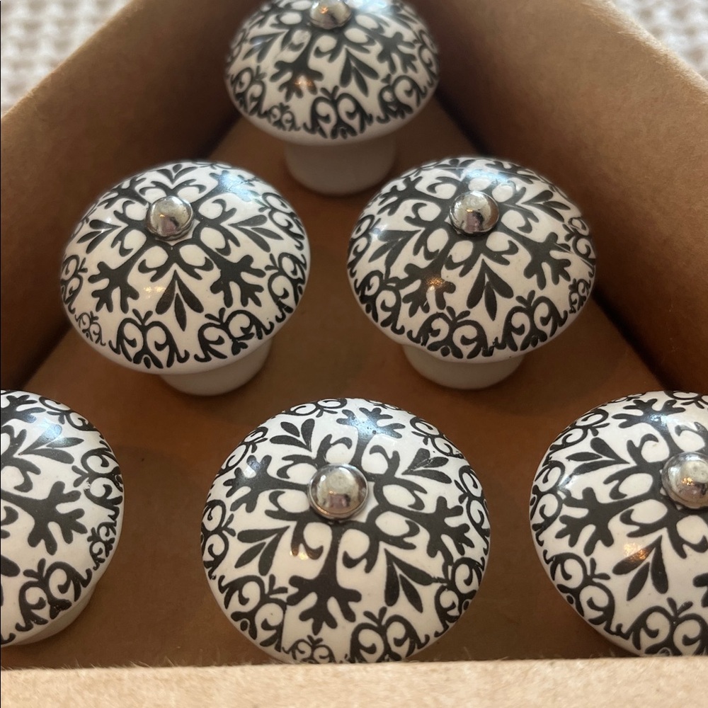 Brand new dresser knobs - Picture 2 of 5